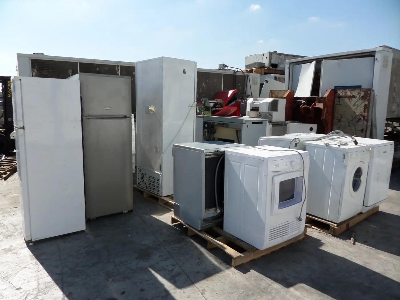 ואללה חדשות - מדריך לצריכה נבונה וירוקה של מוצרי חשמל ואלקטרוניקה מאת דן הלמן ואמנון שחרור מנכ״לים משותפים של תאגיד מ.א.י