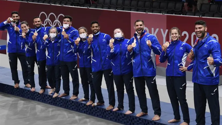 ערוץ 7 - ידעתם? המדליות עשויות ממכשירי חשמל ממוחזרים