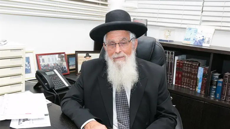 ערוץ 7 -מיחזור פסולת אלקטרונית,  הרב יעקב אריאל ״לשמור על העולם נקי ומסודר״